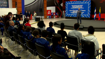 Александр Беглов встретился со школьниками из Венесуэлы и Кубы, прибывшими на «Алые паруса»