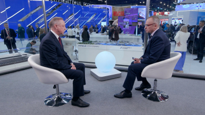 Лица ПМЭФ-2025. Интервью с губернатором Санкт-Петербурга Александром Бегловым