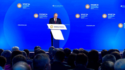 Владимир Путин примет участие в пленарной сессии ПМЭФ-2025