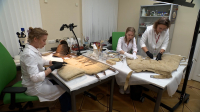 Необычный защитный костюм показали в Эрмитаже