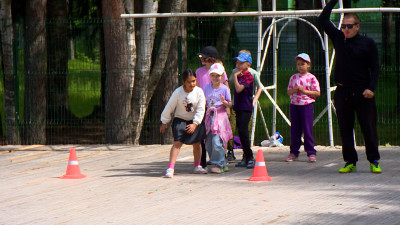 220 лагерей и льготные путевки: как проходит летний отдых юных петербуржцев в 2025 году