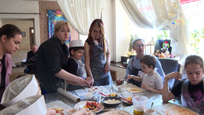 Кулинарный мастер-класс для детей с ограниченными возможностями здоровья прошел в Русско-цейлонском культурном центре