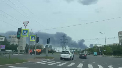 В Янино в производственном здании разгорелся крупный пожар