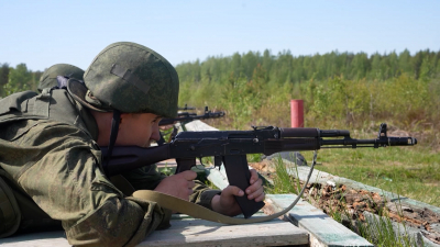 Военнослужащие ЛенВО вышли на полигон для прохождения курса дисциплин боевой подготовки