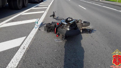 В Петербурге возбудили уголовное дело против водителя элитной иномарки, наехавшего на байкера