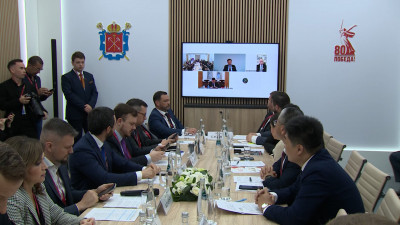 Деловую программу ПМЭФ-2025 открыл круглый стол по вопросам российско-китайского сотрудничества