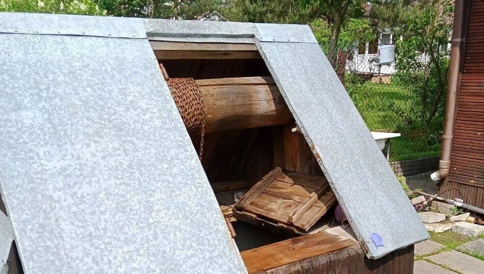 В Приозерске мужчина упал в колодец - tvspb.ru