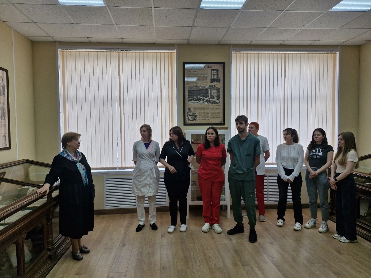 В библиотеке Больницы Боткина к 80-летию Победы в Великой Отечественной войне открылась экспозиция, посвященная работе стационара - tvspb.ru