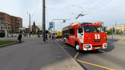Из-за протечки на проспекте Просвещения провалился асфальт – «Водоканал» все исправит