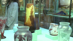 Хрупкая красота: спасённые и восстановленные вазы цветного стекла на выставке в Эрмитаже