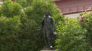 На день рождения — к поэту в гости: Мойка, 12 традиционно становится центром празднования Пушкинского дня в Петербурге