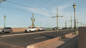 Он вернулся ко дню рождения: Троицкий мост открыли после капитального ремонта — на четыре месяца раньше срока