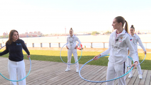 Утренняя зарядка с гимнастическим обручем