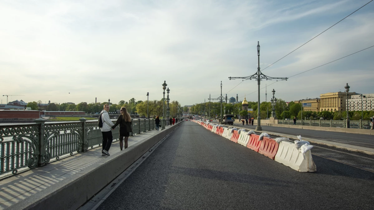 В Петербурге отремонтируют 2,3 млн  «квадратов» дорог в 2025 году - tvspb.ru