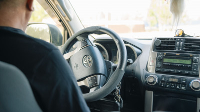 Вместо «елочки»: врач призвала заменить ароматизаторы в машине на корицу