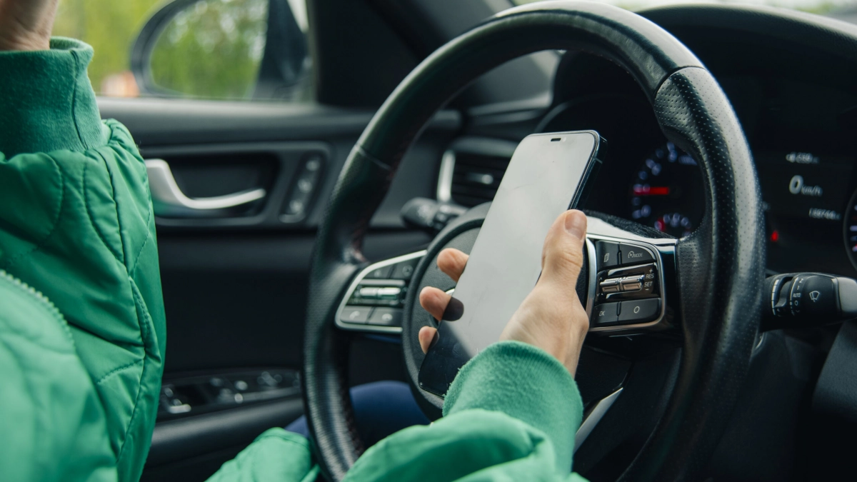 Мошенники используют ИИ для подделки фото ДТП - tvspb.ru