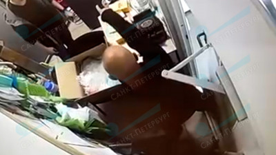 Копеечный куш в салоне связи на Непокорённых грозит лысому грабителю годами тюрьмы