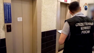 На проспекте Наставников лифт едва не рухнул с пассажирами