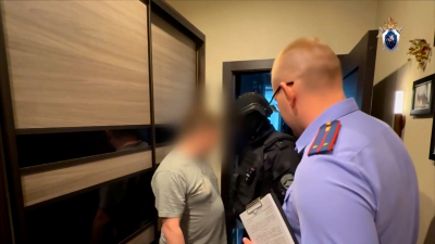 В Петербурге полицейского и его бывшего коллегу задержали за взятки