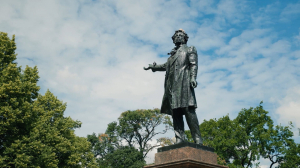 Наше всё, но — почему: ищем ответ для тех, у кого возникает вопрос к Пушкину