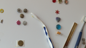 Опасная коллекция: какие мелкие предметы чаще всего глотают маленькие дети и как с этим бороться