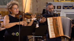 «Не так просто быть первым поколением музыкантов»: встречаем утро с заслуженной артисткой России Марией Сафарьянц