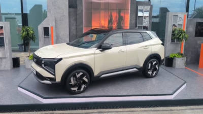 На ПМЭФ-2025 АвтоВАЗ представил новый кроссовер Lada Azimut