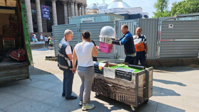 В Александровском парке демонтировали нелегальный ларек со сладостями