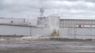 Уровень воды в Неве 4 июля поднялся до 184 см