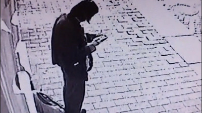 В Петербурге задержали вандала-любовника, написавшего на баннерах ко Дню Победы признание в чувствах