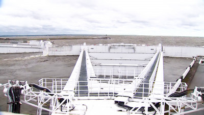 Подъем воды, порывы ветра и «желтый» уровень погодной опасности: как Петербург переживает второе в истории города июльское наводнение