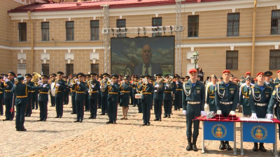 Выпускники и кадеты петербургского университета МЧС получили дипломы об окончании вуза и аттестаты о среднем образовании