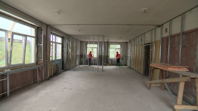 В Красногвардейском районе модернизируют три школы и поликлинику, капремонт идет в Центре помощи семье и детям