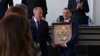 Николай Патрушев вручил коллективу петербургского бюро «Алмаз» почетный знак «За успехи в труде»