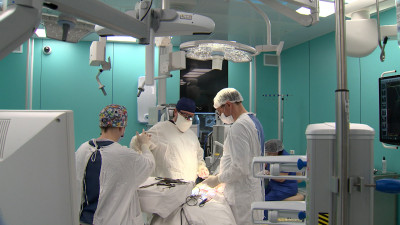 В Петербурге хирурги спасли жизнь полицейскому, получившему ранение в голову при задержании преступника