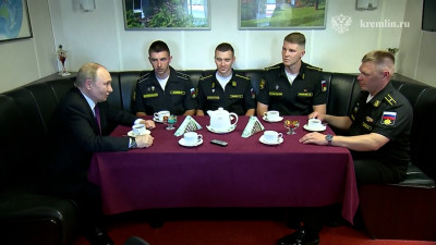 Путин поблагодарил экипаж фрегата «Адмирал Григорович» за участие в отражении атаки беспилотников