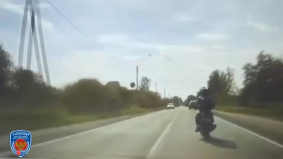 Мотоциклиста без прав задержали в Ленобласти после погони