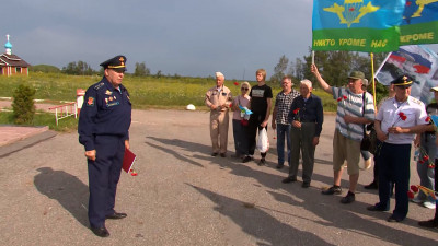 Автопробег в канун дня ВДВ прошел в Петербурге