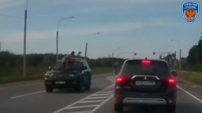 Веселая поездка на капоте по Всеволожску попала на видео и обернулась для водителя штрафом