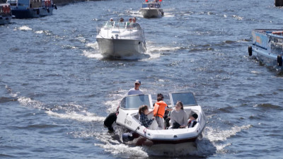 В Петербурге самый жаркий день с начала года: как город справляется со зноем