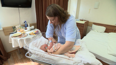 Петербуржцам напомнили о мерах поддержки молодых и многодетных семей в городе