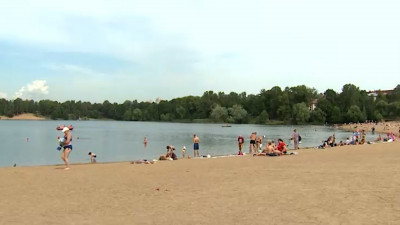 Дерматолог назвала опасности, которые могут возникнуть во время купания