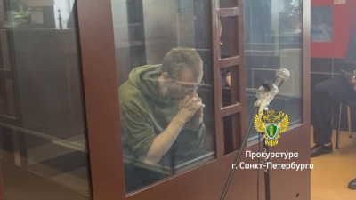 Суд арестовал мужчину, пытавшегося поджечь отделение банка в Пушкине: мошенники убедили его взять кредит на 3,5 млн рублей