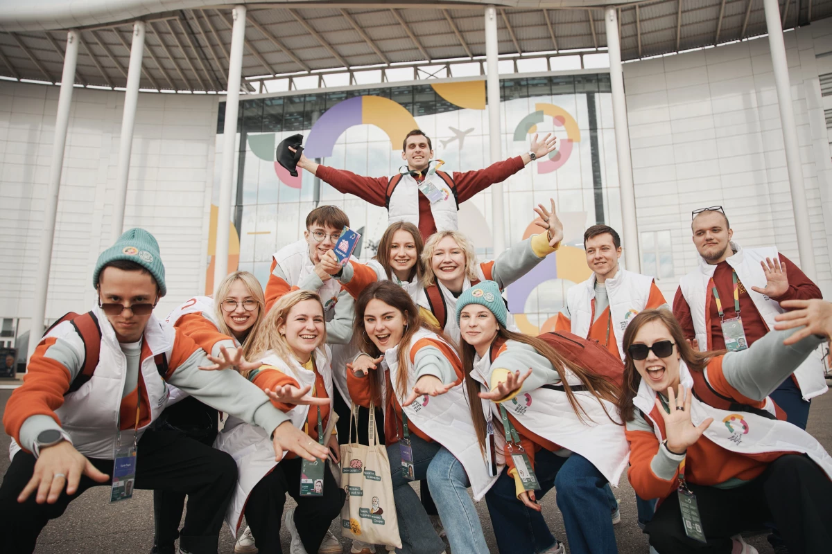 1951 заявка поступила от Петербурга на Слёт Всемирного фестиваля молодёжи - tvspb.ru