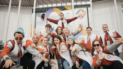 1951 заявка поступила от Петербурга на Слёт Всемирного фестиваля молодёжи