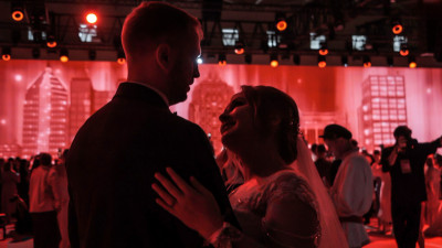 7 пар из Санкт-Петербурга поженились на Всероссийском свадебном фестивале «Россия. Соединяя сердца»