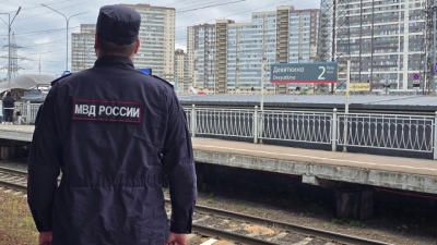 С хвоста электрички в Петербурге сняли двух подростков-зацеперов