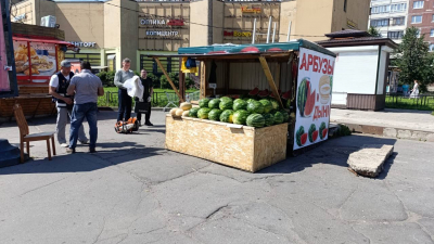 Нелегальную точку по продаже арбузов и дынь демонтировали на проспекте Энгельса