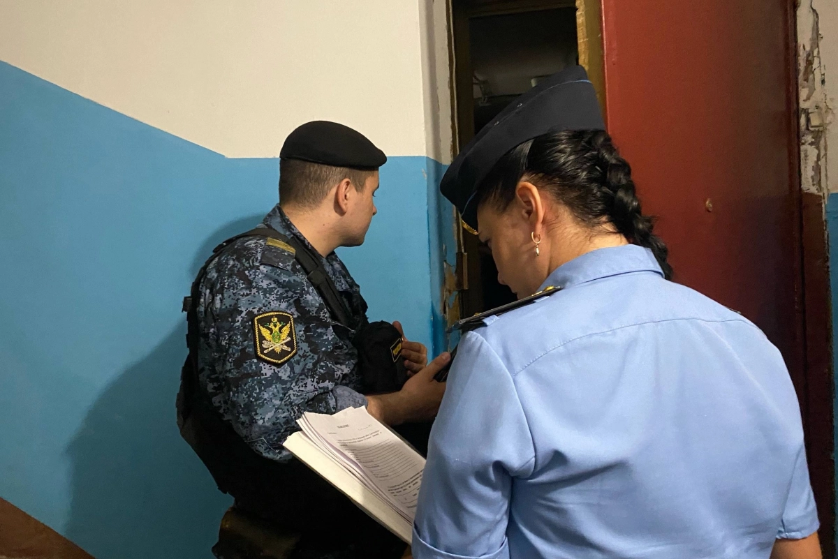 Приставы обеспечили порядок в коммунальной квартире в центре Петербурга - tvspb.ru