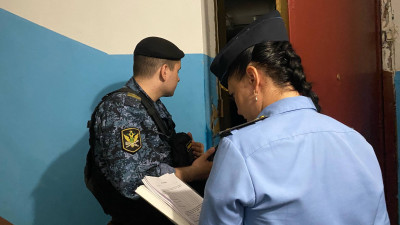 Приставы обеспечили порядок в коммунальной квартире в центре Петербурга